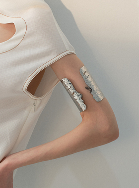 苏心复古轻奢合金手镯