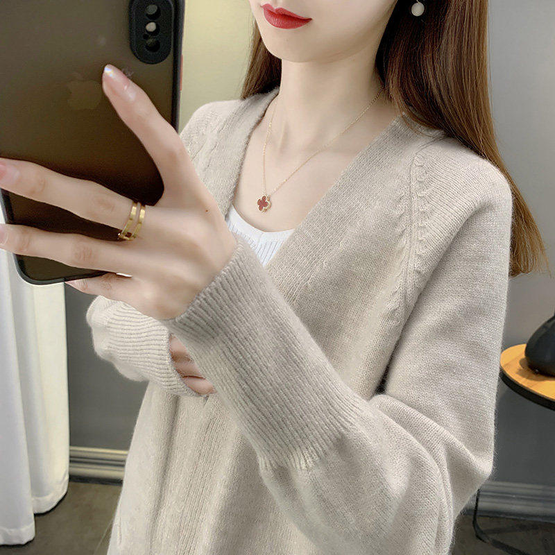 秋装2021年新款女纯色V领外穿中长款针织开衫毛衣秋冬宽松外套潮