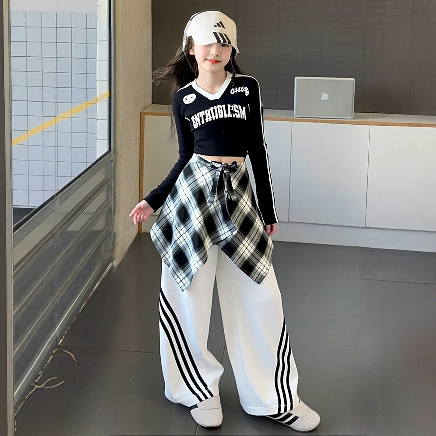 女童酷飒风2025春秋中大童长袖T恤格子皮帘运动卫裤爵士街舞套装