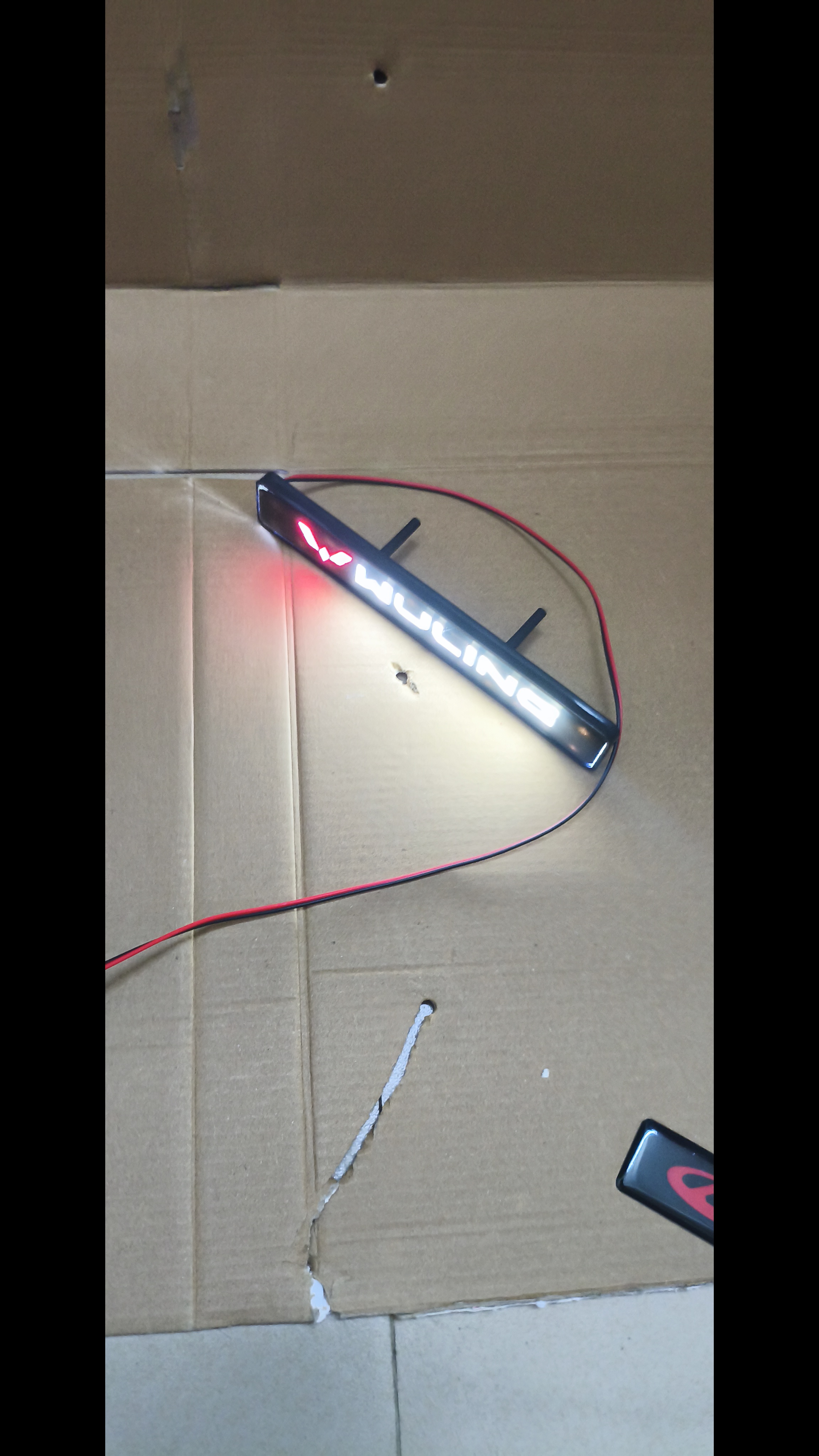 五菱汽车中网灯LED发光车标灯前杠灯改装