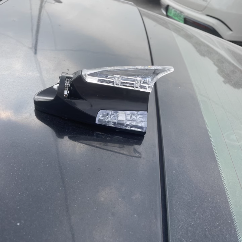 汽车鲨鱼鳍防追尾警示灯天线车顶灯LED灯汽车闪爆灯风力发电尾