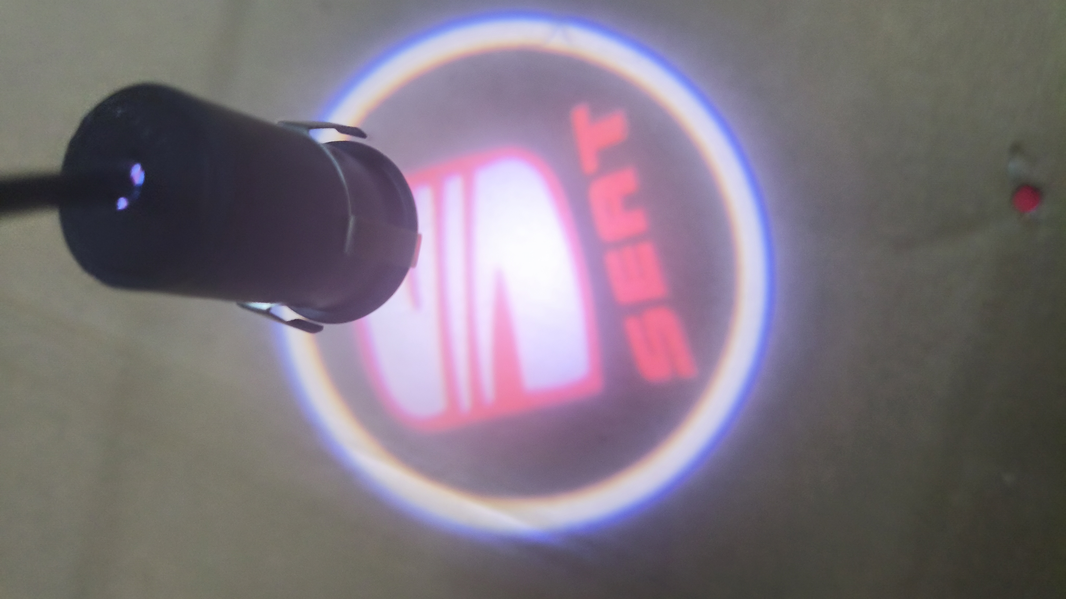 西雅特Arona leon后视镜前后车门迎宾灯投影灯隐藏式打孔接线