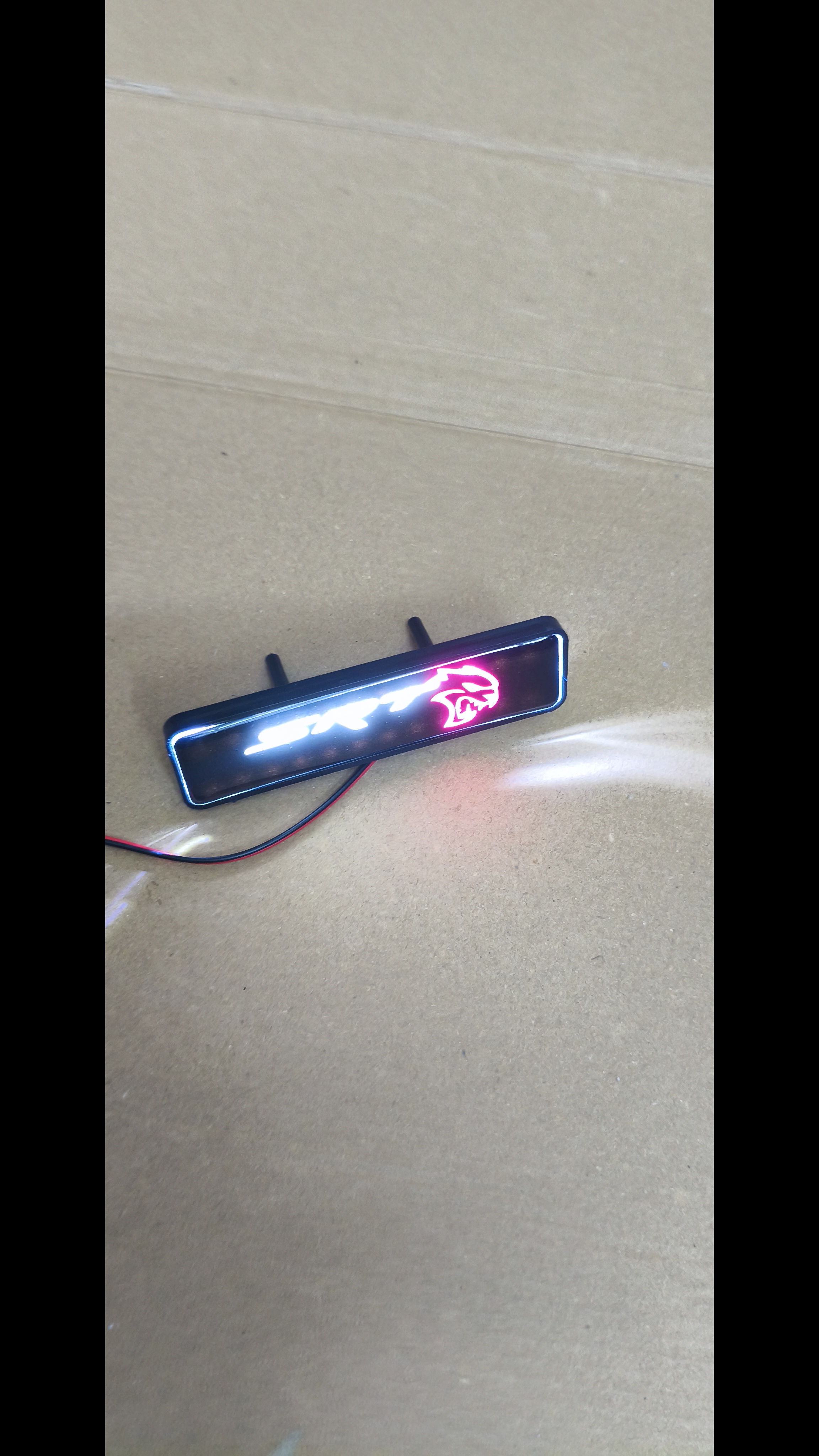 SRT汽车发光车标灯LED中网灯前栅栏装饰中网标改装日行灯