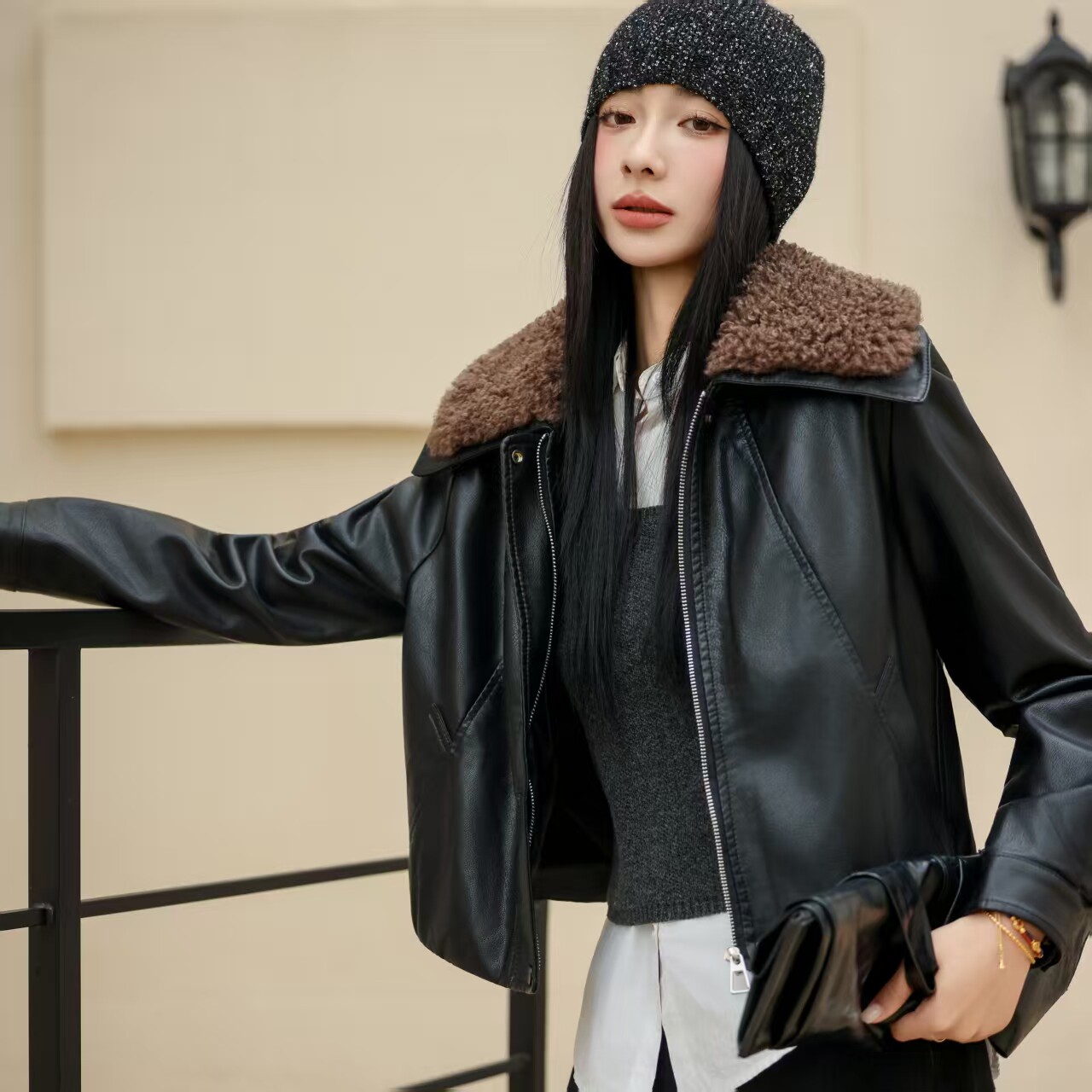 大翻领加绒皮衣短外套女2025秋冬新款时尚保暖酷飒机车PU皮夹克潮