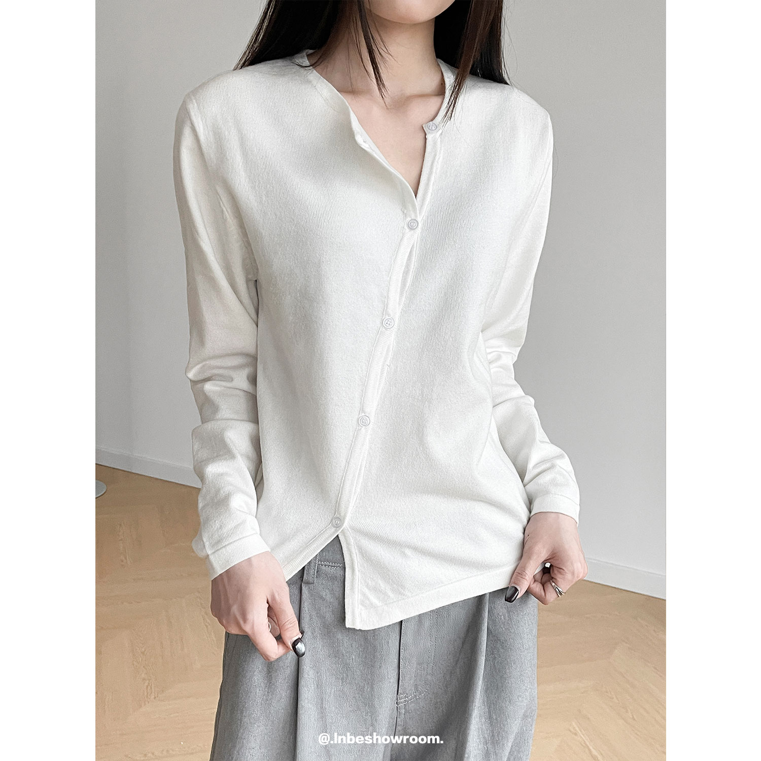 设计感斜门襟圆领针织开衫