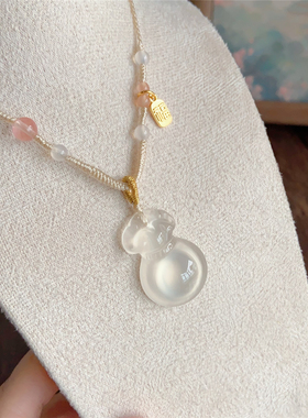 天然高冰白玉髓钱袋子吊坠