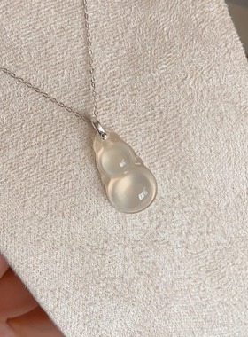 天然高冰白玉髓葫芦吊坠