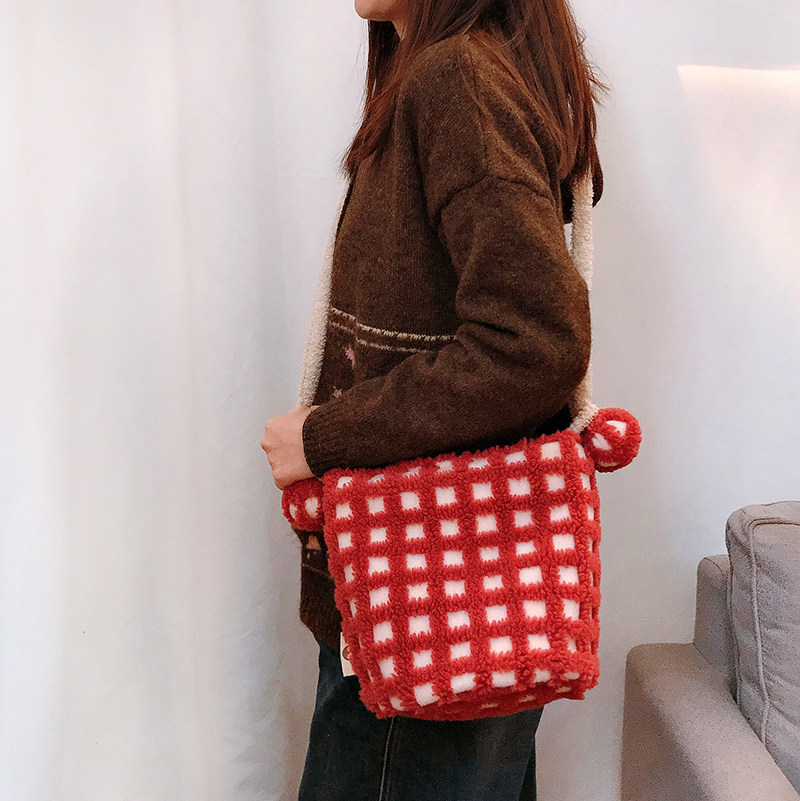 三色补丁球球水桶包女复古格子通勤时尚斜挎包百搭简约单肩手机包