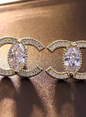 双C耳环女新款耳夹独特漂亮高级耳坠气质金色耳饰轻奢小香风耳钉