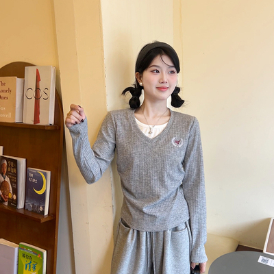 撞色拼接假两件短款灰色内搭冬季新款甜妹风针织打底衫女修身上衣