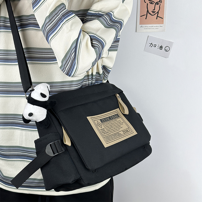 新款休闲百搭实用斜挎背包