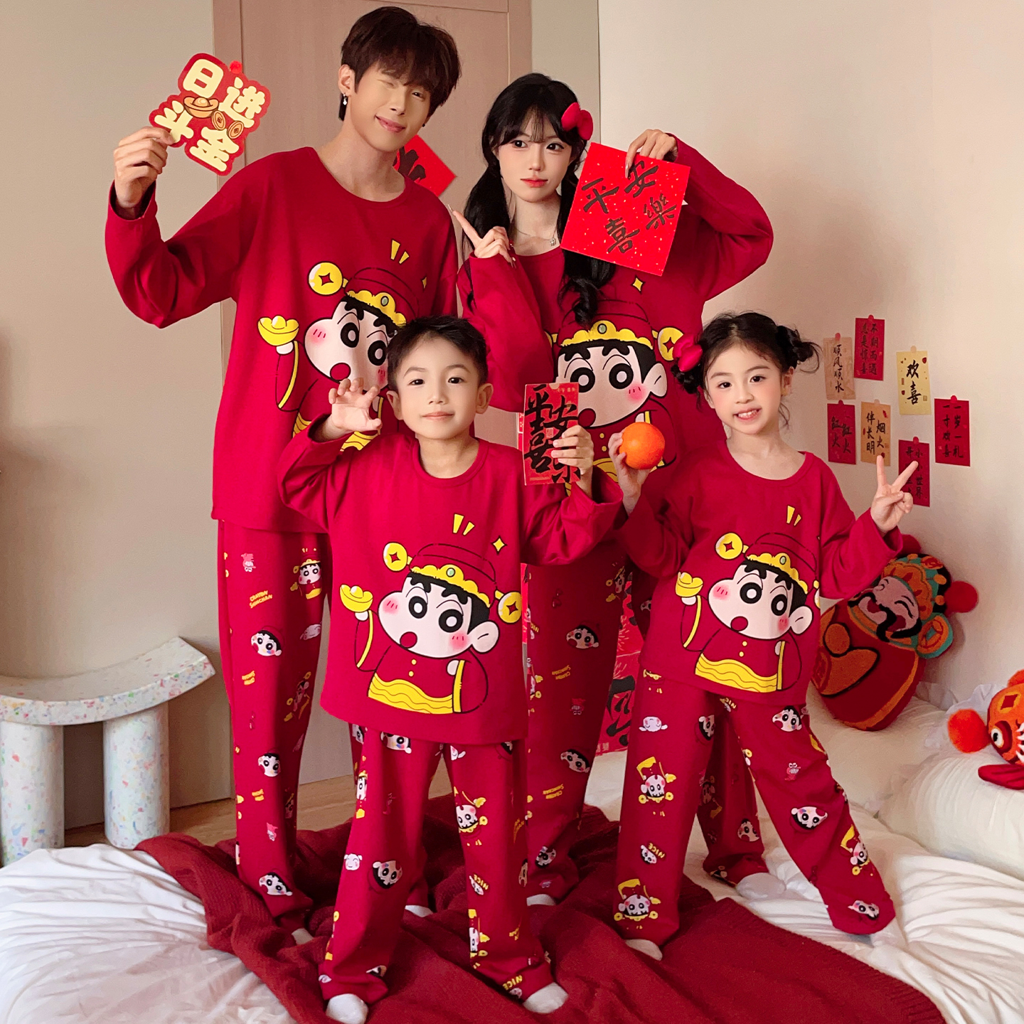 新年红色卡通亲子装一家三口睡衣