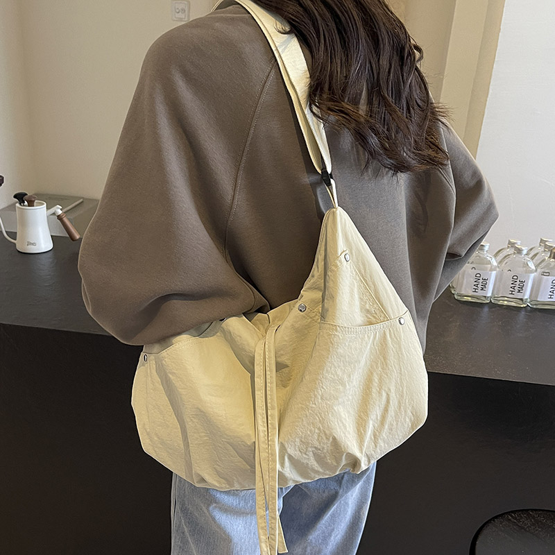 尼龙大容量饺子纯色新月包时尚