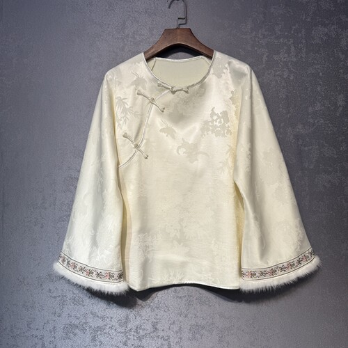 新中式盘扣斜襟刺绣提花上衣2025秋冬新款国风袖口水貂毛加绒小衫