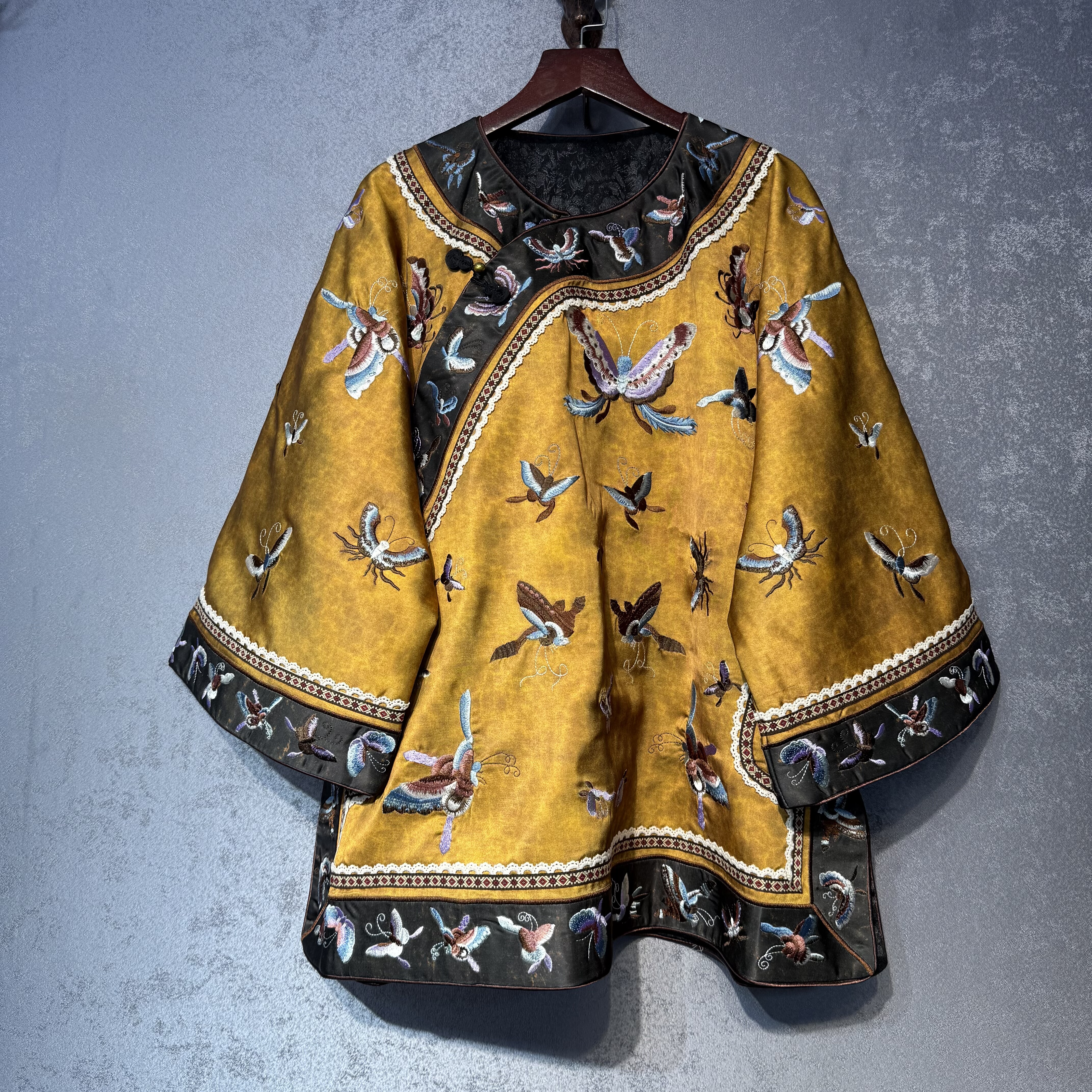 新中式国风重工刺绣提花格格服2025秋季盘扣太太服宽松国风外套女