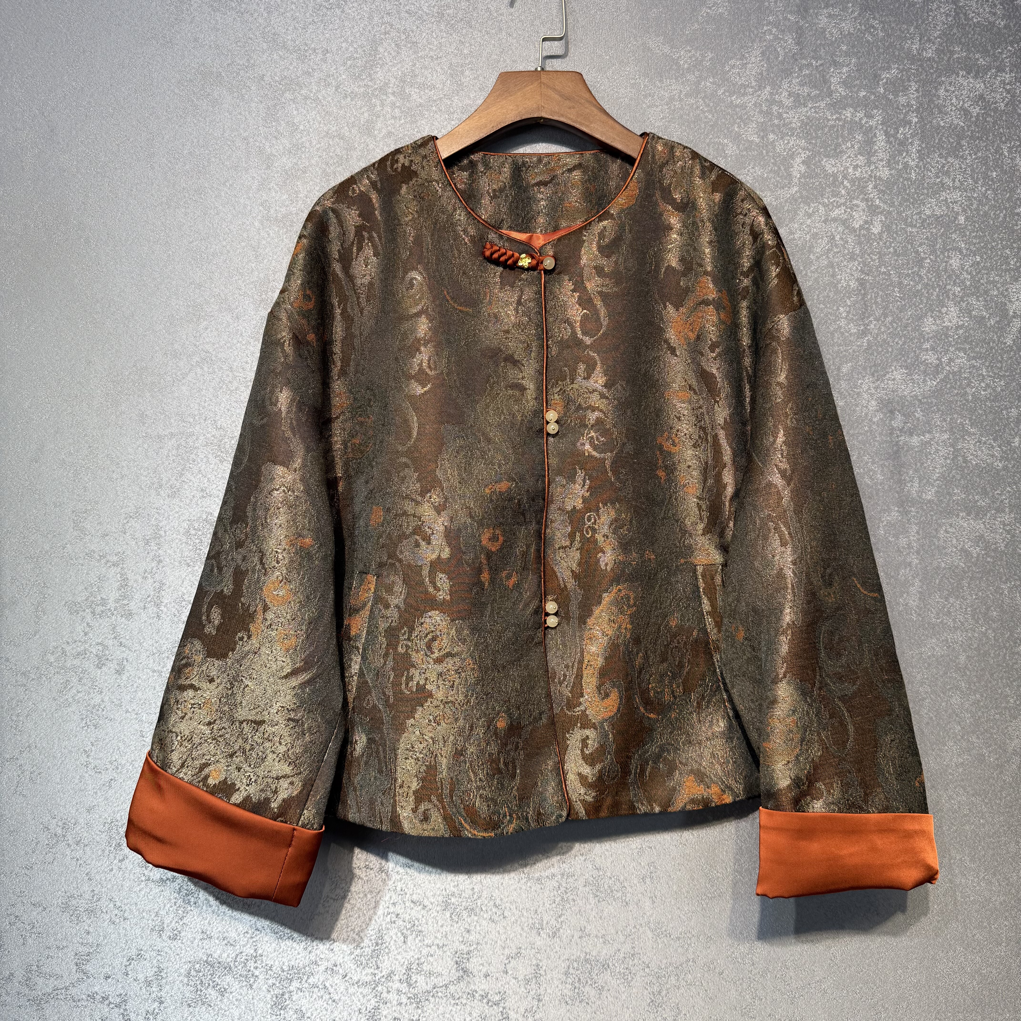 【花千语】国风新中式女装秋季2025年新款今年流行盘扣提花外套女