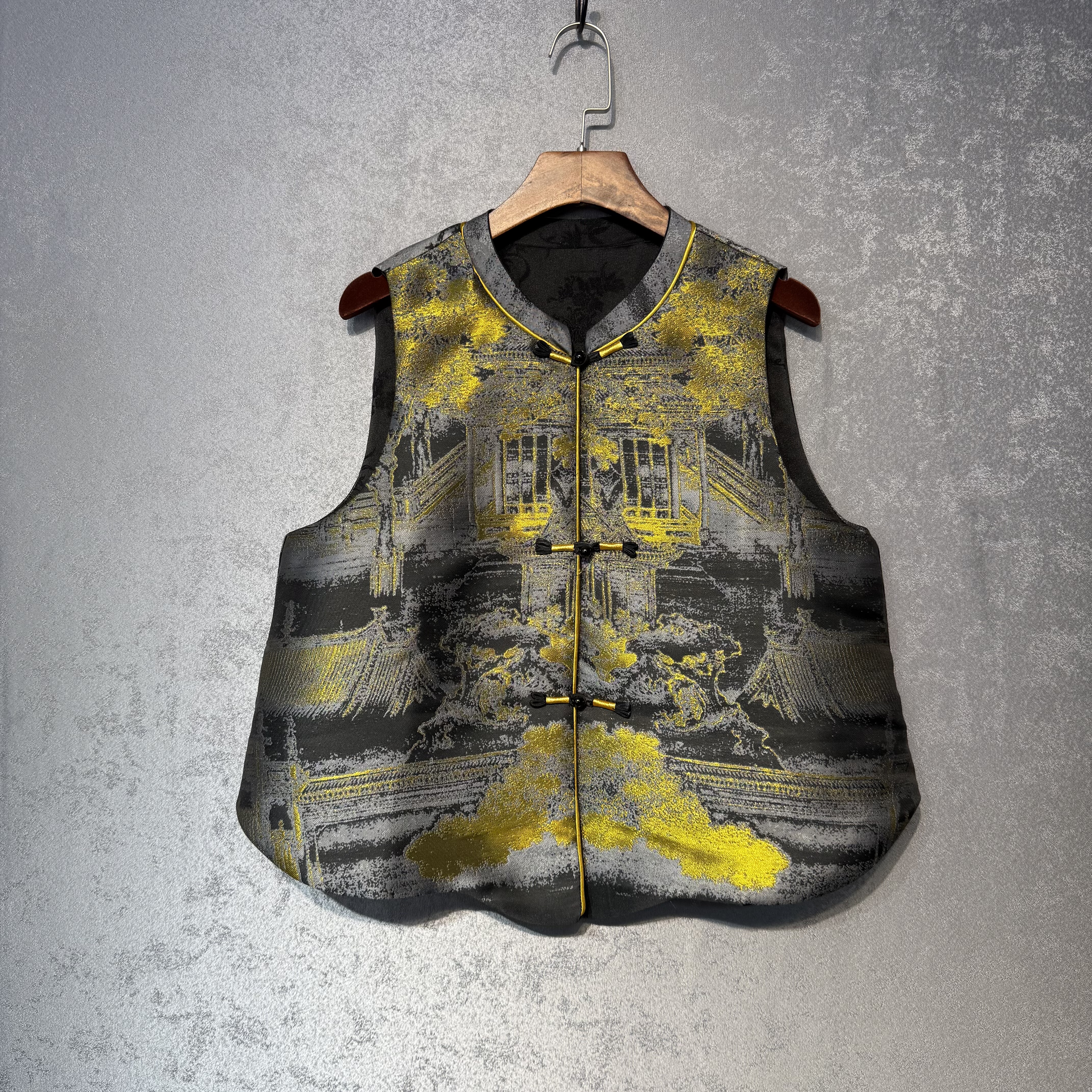 新中式国风2025年秋季新款宋锦马甲女盘扣宽松高端提花复古坎肩