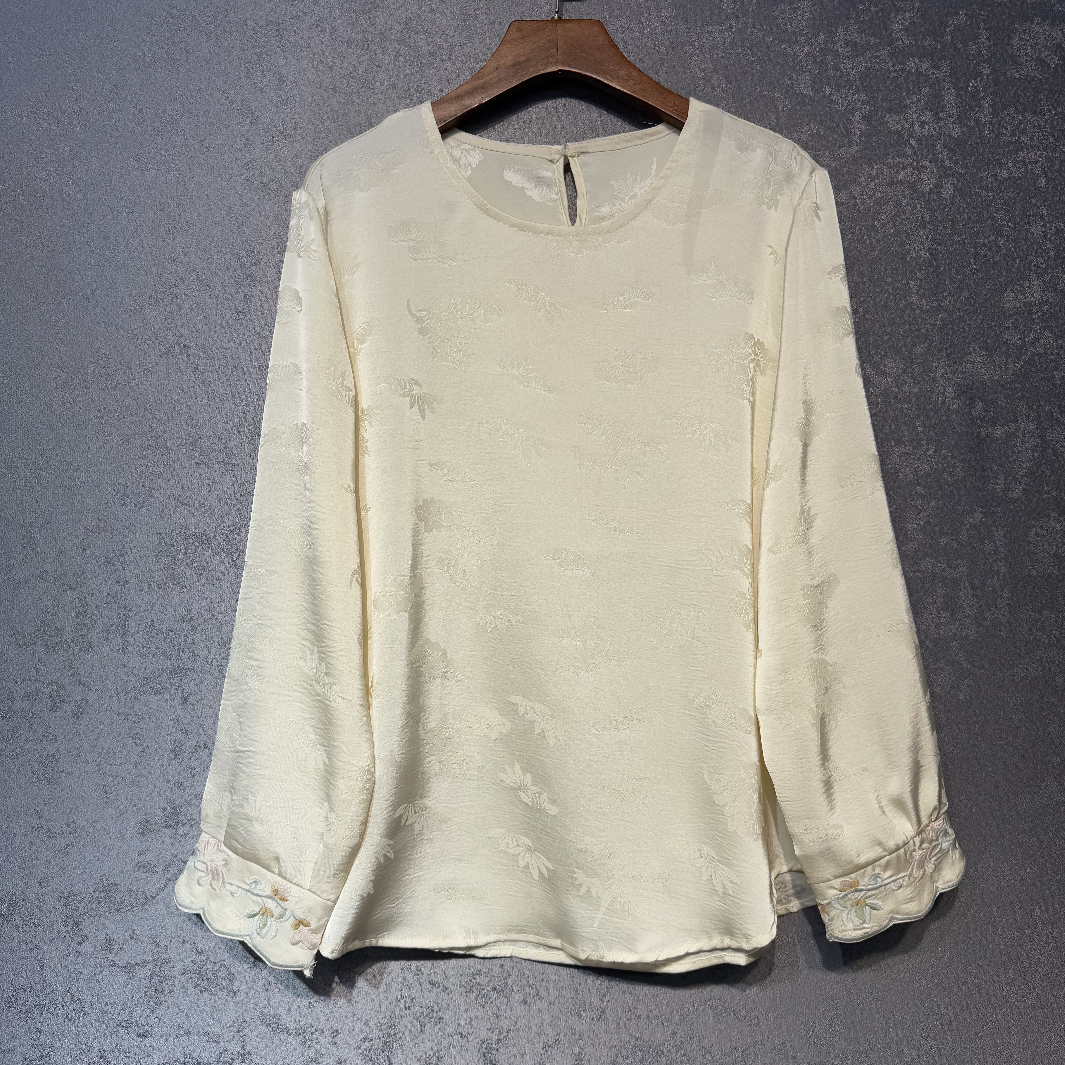 新中式国风圆领袖口刺绣提花衬衫女2025秋季新款复古百搭显瘦上衣