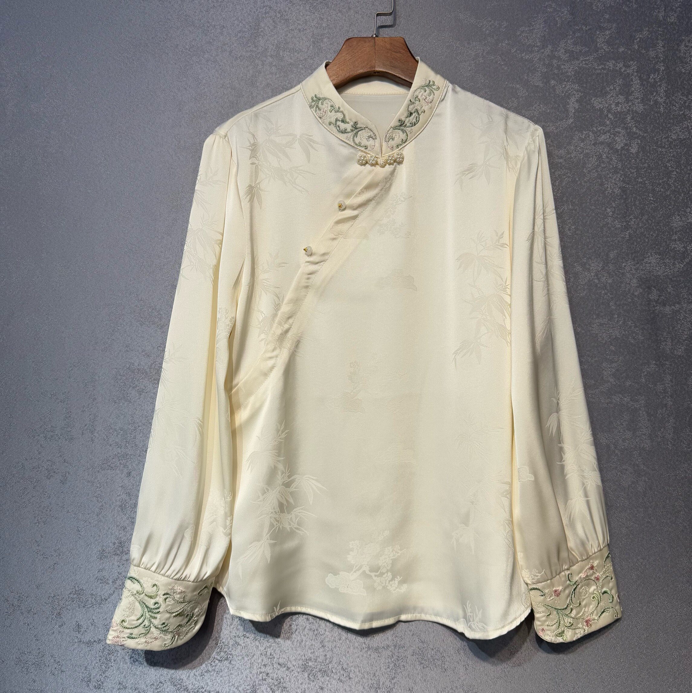 新中式春季新款国风真丝提花花萝百搭斜门襟盘扣重工刺绣白色衬衫