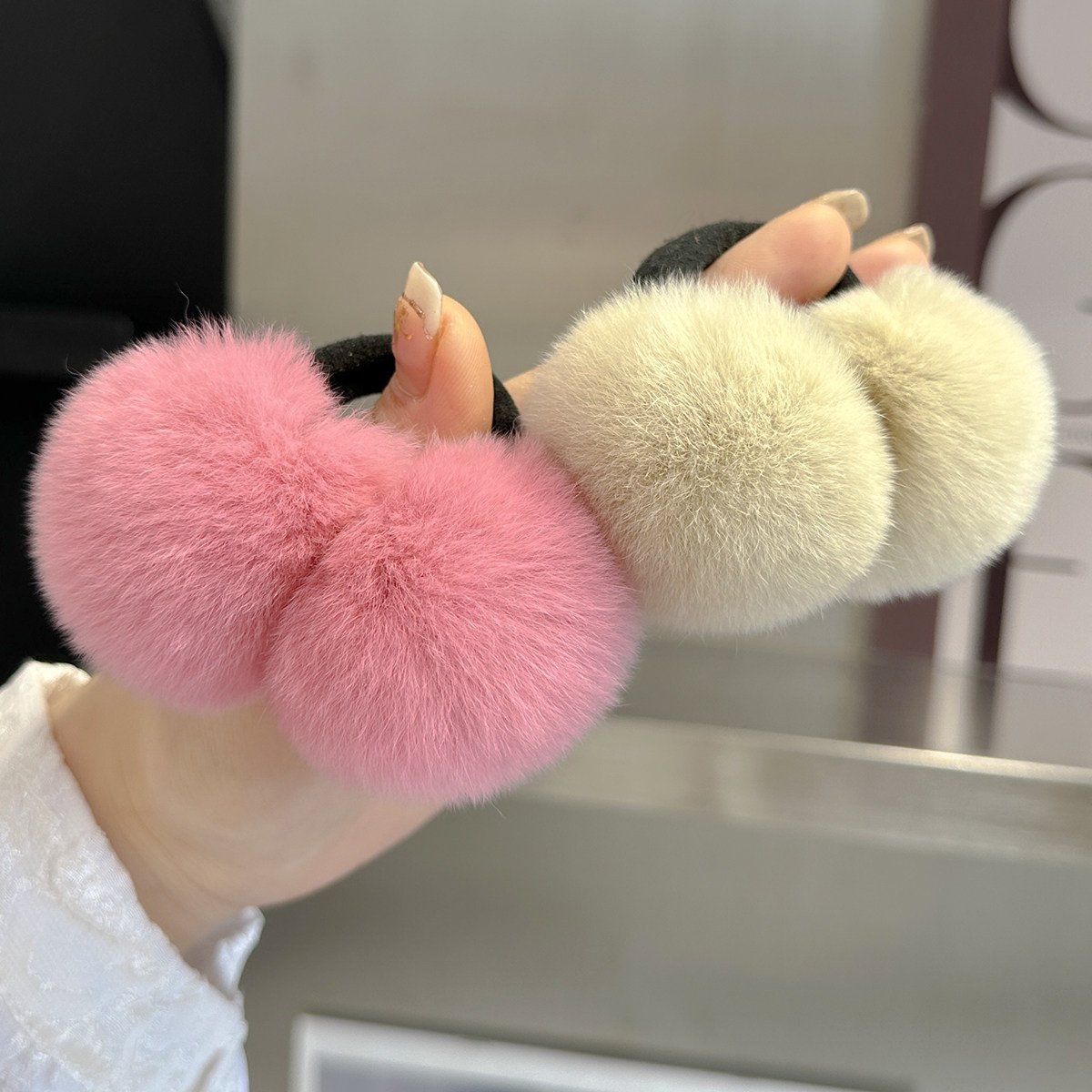 可爱獭兔毛甜美简约毛绒球球发绳图片