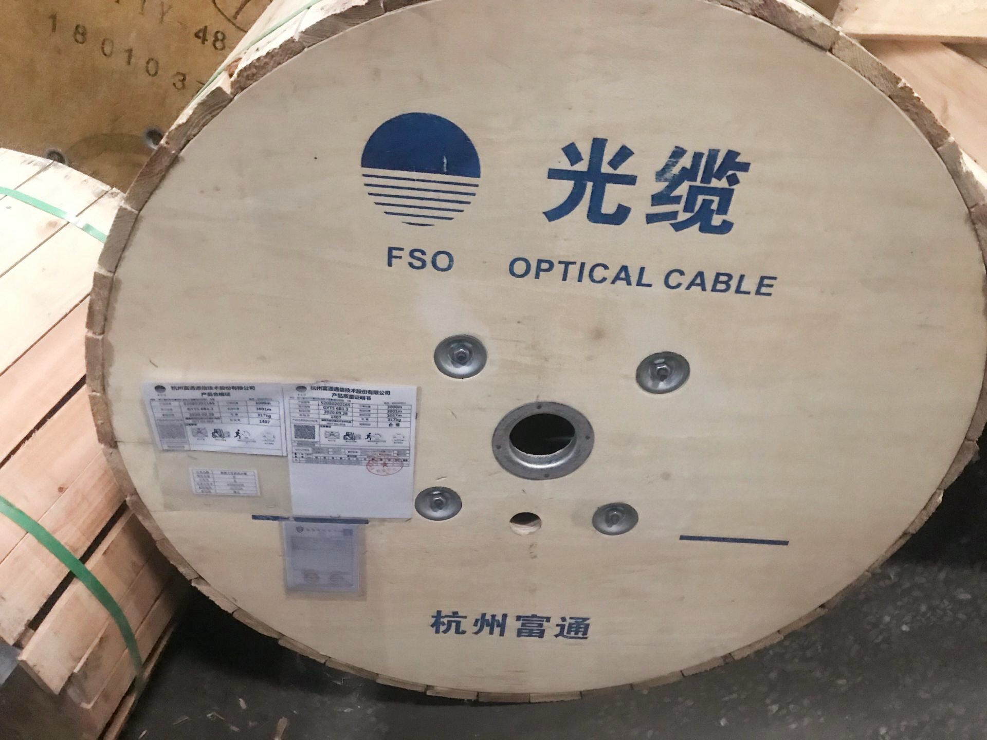 中天烽火长飞亨通GYTA/GYTS-12B1.3 铠装室外单模12芯光缆层绞式