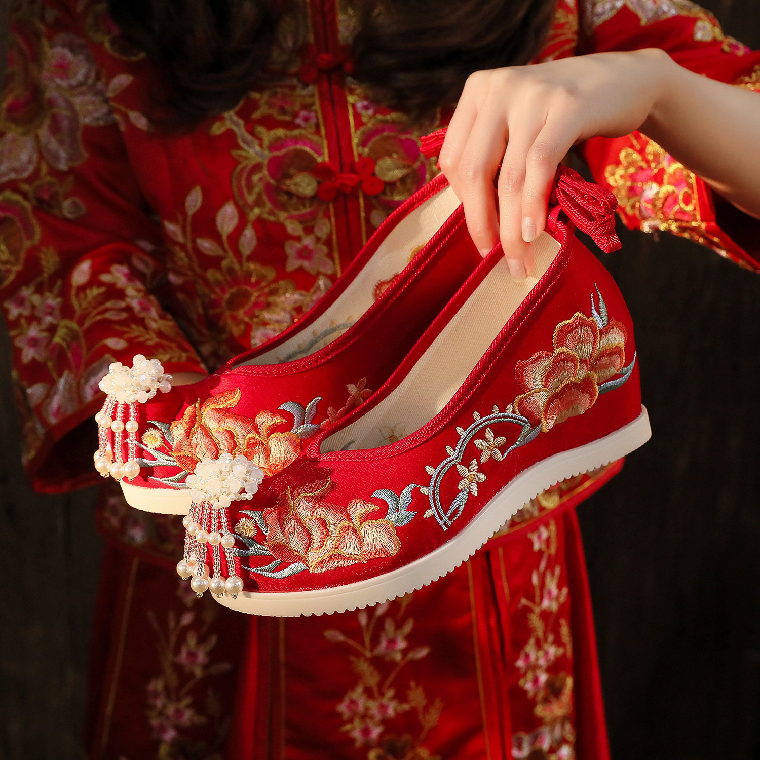 中式汉服婚鞋明制新娘结婚鞋增高图片