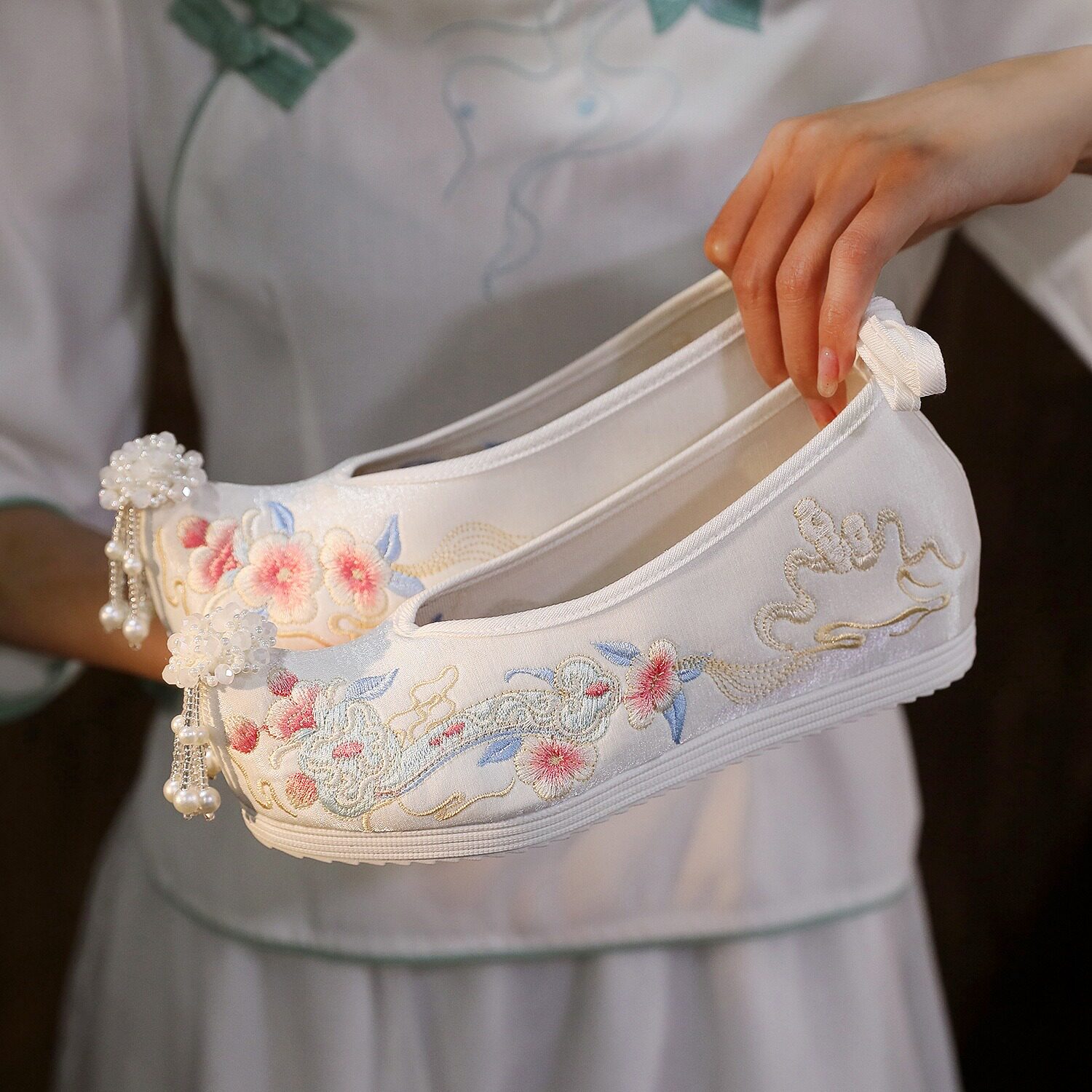 古风绣花鞋软底汉元素明制汉服鞋