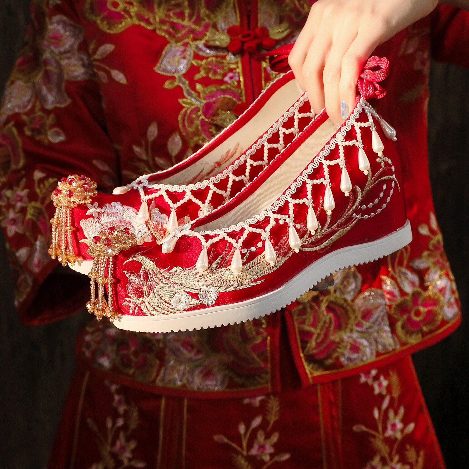 红色新娘流苏中式婚礼秀禾婚鞋女