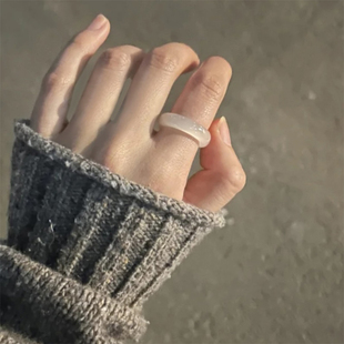 白月光天然玛瑙戒指】冰透泥鳅背指环女食指尾戒叠戴闭口玉髓马料