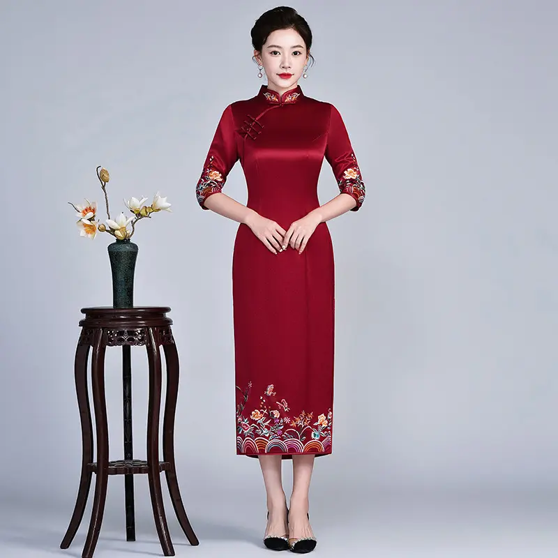 刺绣旗袍新款妈妈敬酒服红色高级感喜婆婆婚宴装结婚礼服秋季