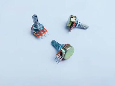 电位器 单排3脚  B100K   柄长 20mm  现货（211027）