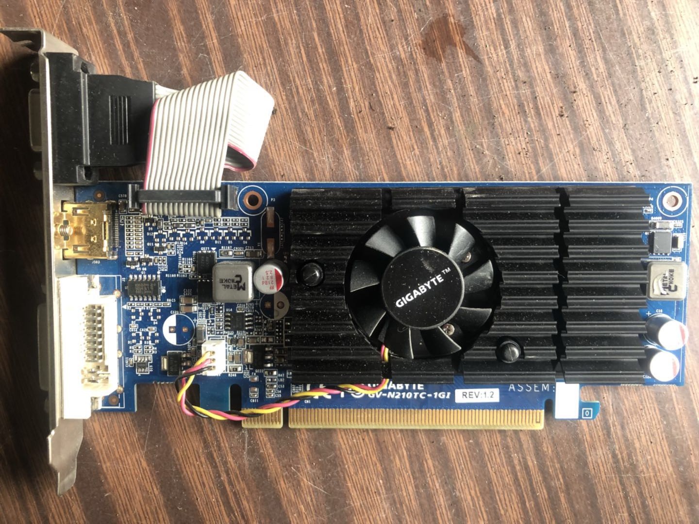 ²ð»ú¶þÊÖPCI-EÏÔ¿¨ GV-N210TC-1GI HDMI+VGA+DVI