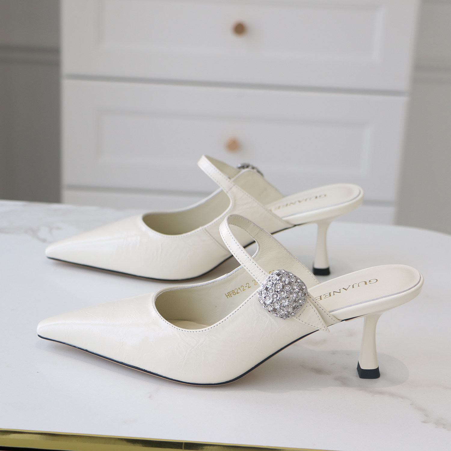 2026春夏季新款真皮高跟鞋时尚包头半拖凉拖鞋油蜡牛皮白色穆勒