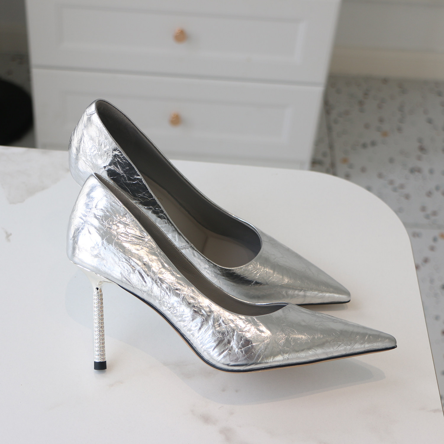 2026春季新款真皮高跟鞋尖头细跟浅口单鞋性感女鞋水钻鞋跟褶皱风