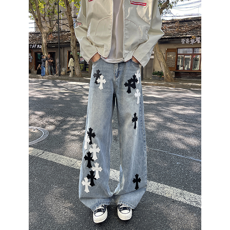 重工贴皮十字架牛仔裤男女微喇个性潮牌宽松直筒白色水洗弯刀裤子