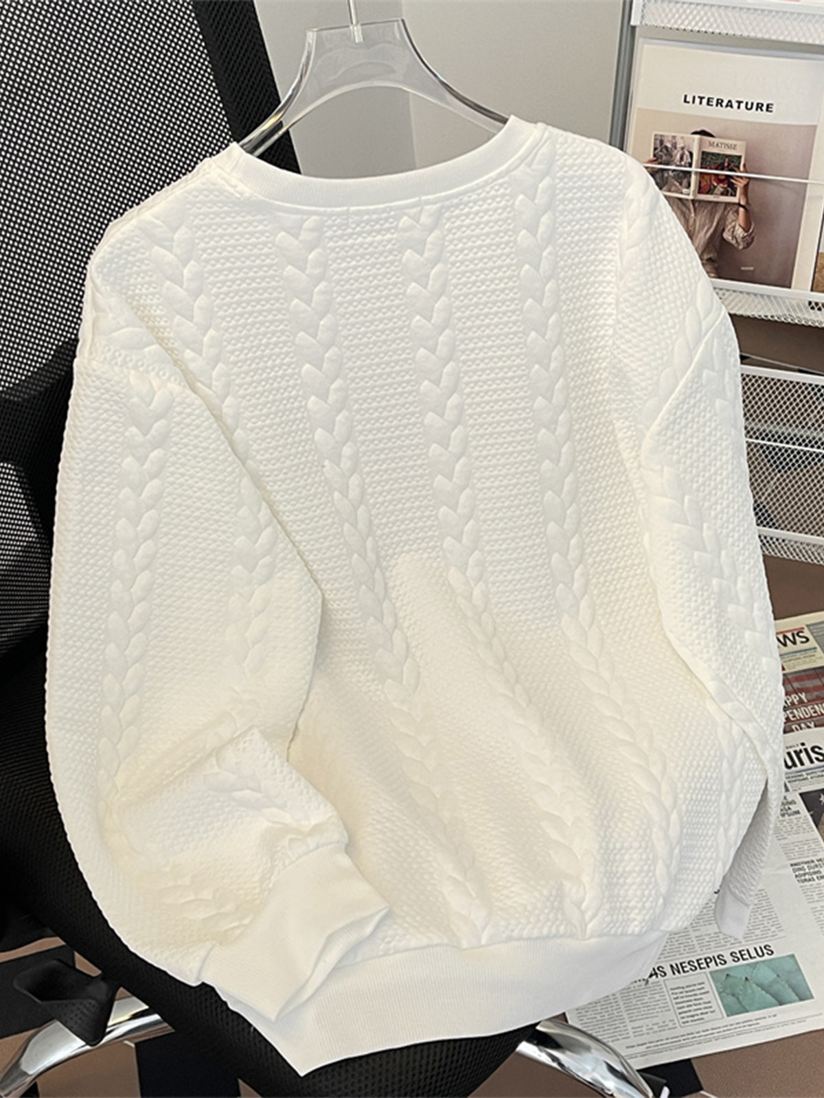 가을 겨울 남성용 하이엔드 자카드 라운드넥 스웨트셔츠에 벨벳과 두꺼운 인트로 트렌디한 디자인의 긴팔 밑단 셔츠