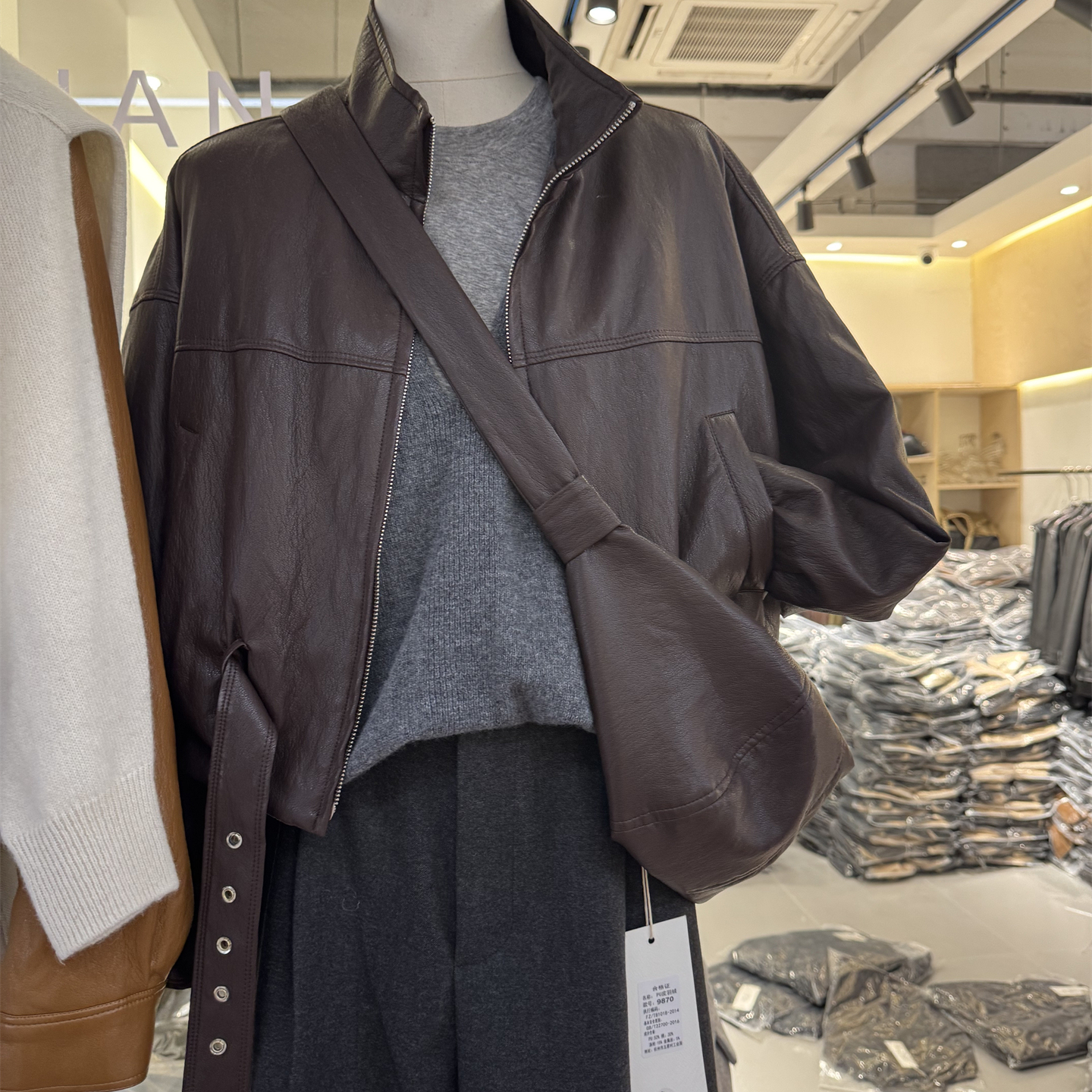 欧洲站90白鸭绒羽绒服皮衣夹克【配包包】2025冬立领pu皮衣女9870