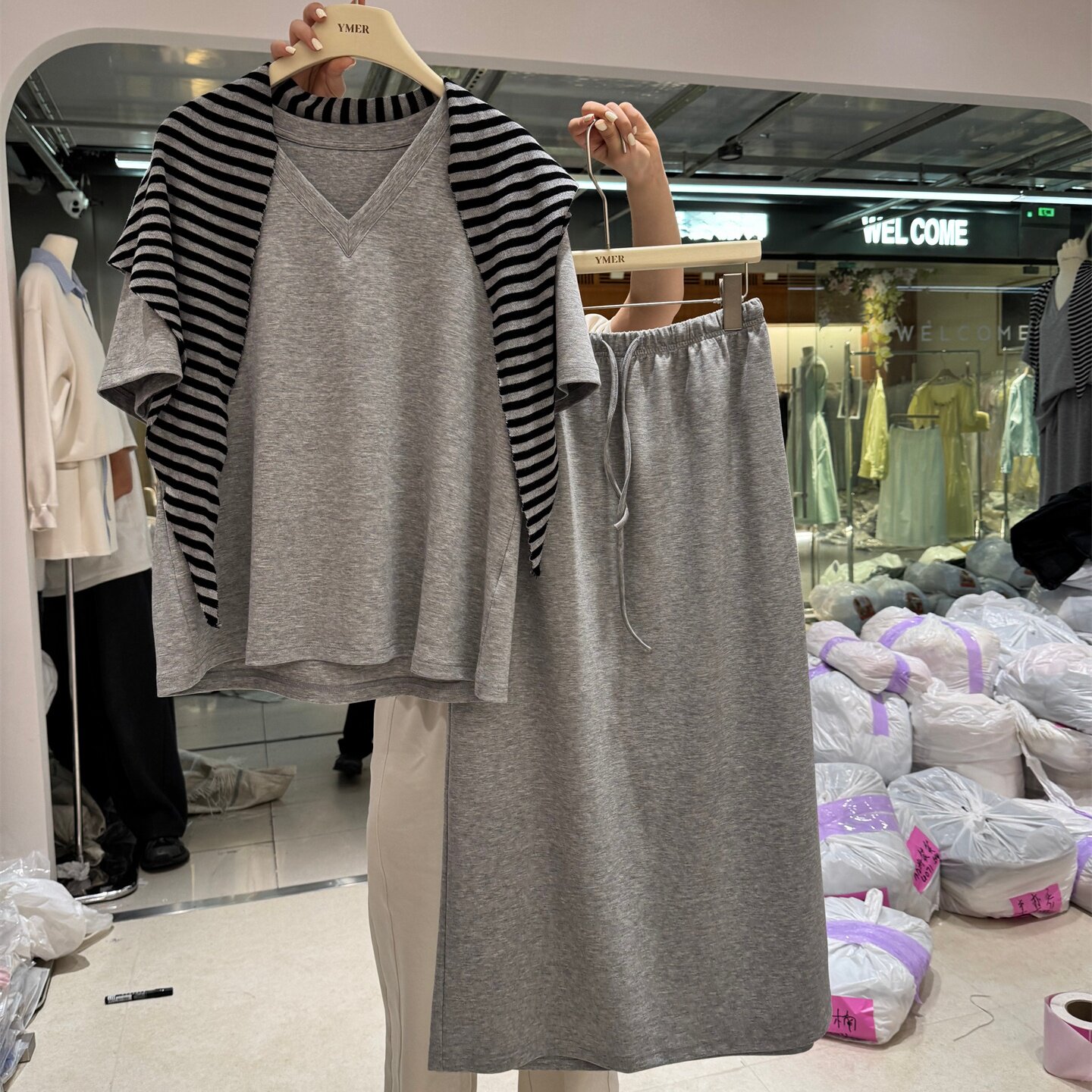 新款V领短袖上衣半身裙套装女宽松运动披肩三件套2026夏季YC-1170