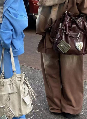 韩国Deinet包包女2025春夏新款铆钉机车风大容量斜挎单肩托特包潮