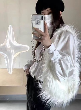 小众设计个性时髦气质白色毛毛手提卷毛单肩包高级质感毛绒腋下包