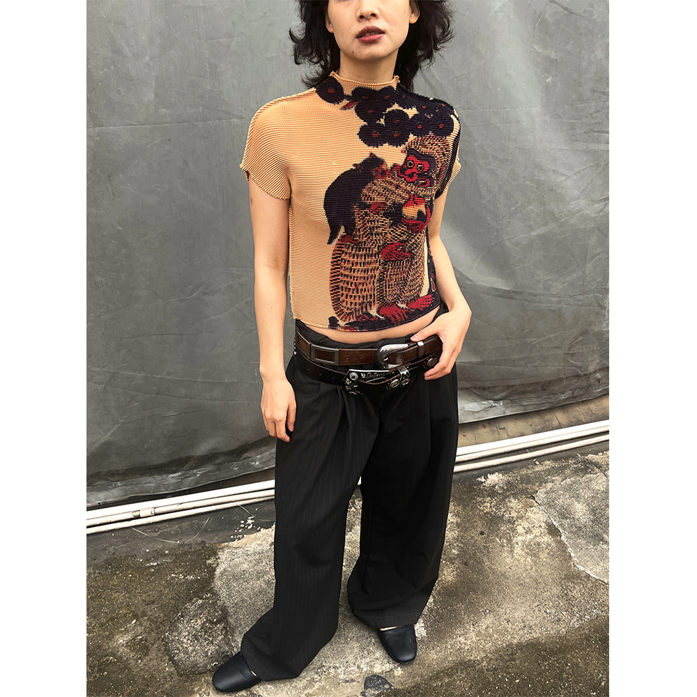 短袖薄体恤印花图案褶皱设计款