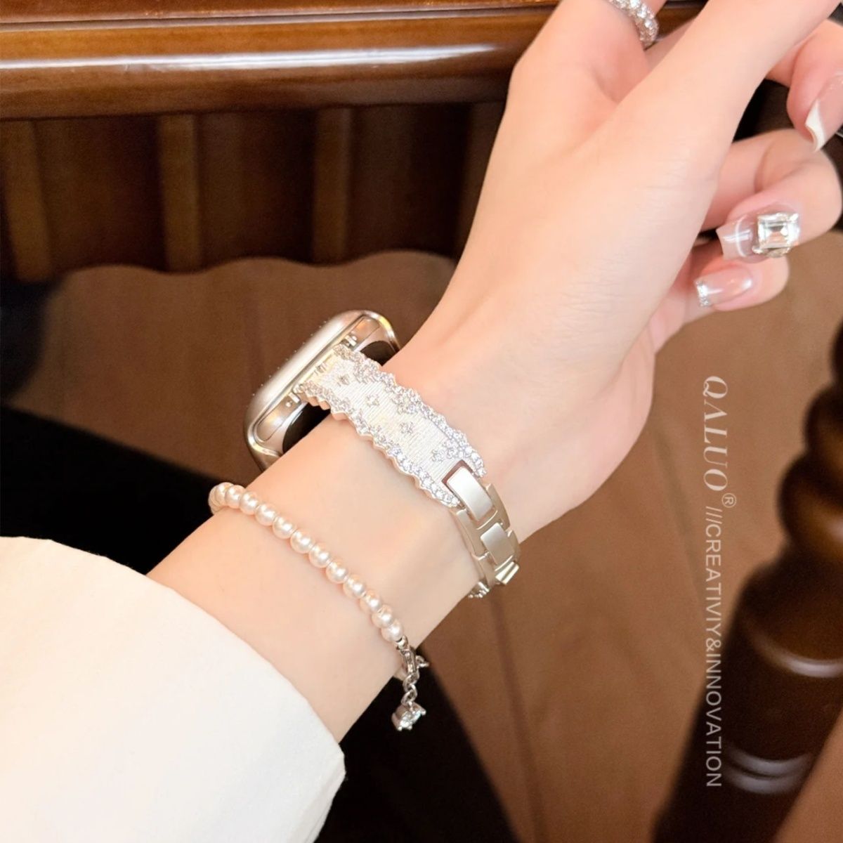 适用适用applewatchS11/S10繁星点点iwatchSE8765代苹果手表带女