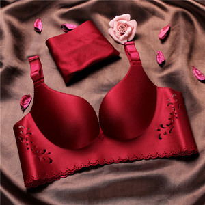 本命年内衣套装女无钢圈红色聚拢防下垂无痕性感小胸加厚薄款文胸