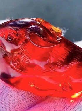 天然原矿缅甸琥珀血珀生肖兔子吊坠挂件