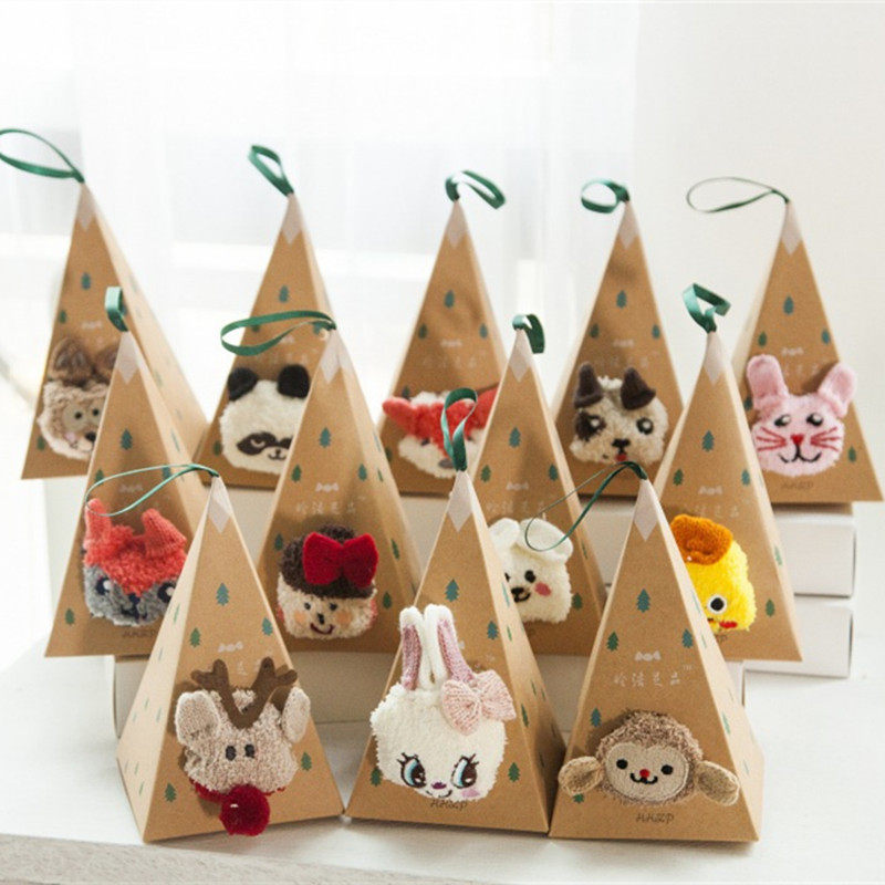 冬季加厚圣诞袜珊瑚绒地板袜卡通刺绣女士睡眠袜子新年礼盒中筒袜