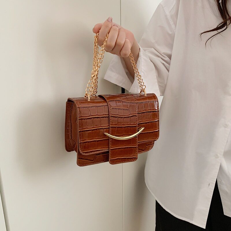 2026春季大容量简约新款时尚质感复古纯色休闲斜挎单肩腋下小方包