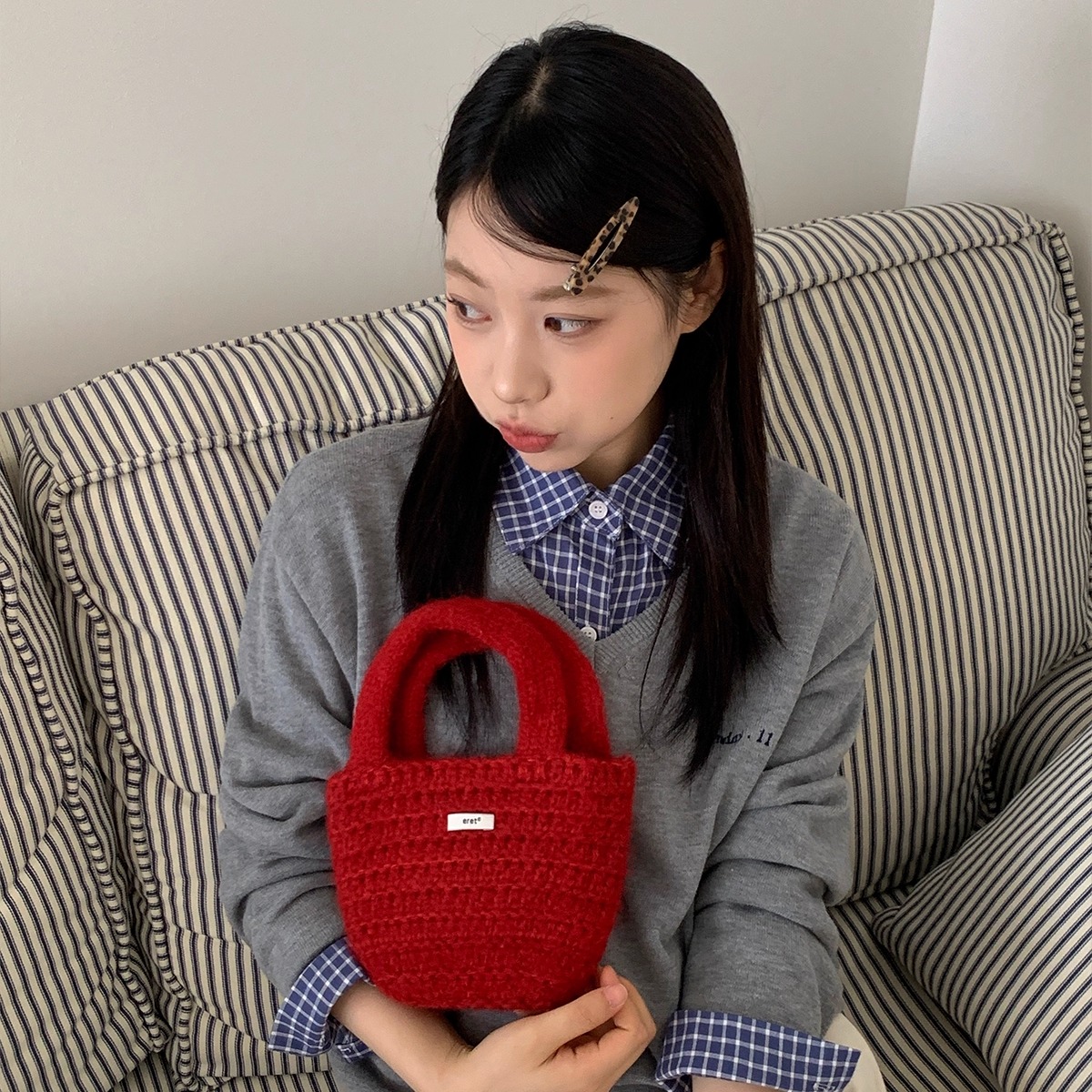 韩代红色氛围感斜挎手拎包两用秋冬款手工编织手机包迷你毛线针织