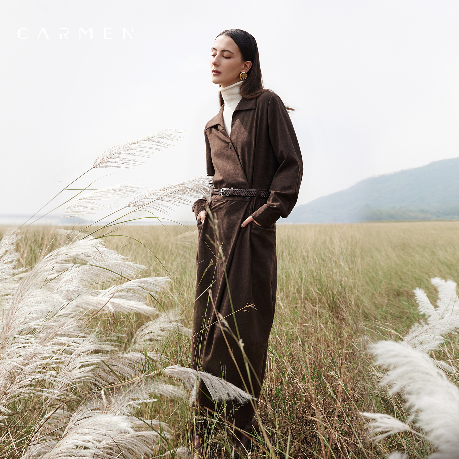 卡蔓高端OL气质天丝羊毛连衣裙女2025冬季高级感通勤中长款衬衫裙