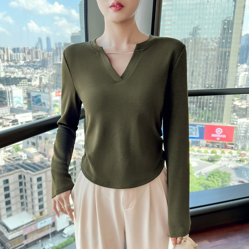 配带项链v领长袖t恤女春秋2026新款打底衫内搭设计感小众短款上衣
