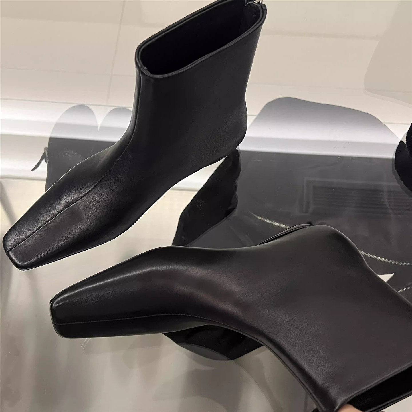 法式极简风裸靴瘦瘦靴女2025超火小短靴后拉链方头百搭低跟马丁靴,女鞋,马丁靴,淘宝优惠券,粉丝福利购,淘宝优惠卷